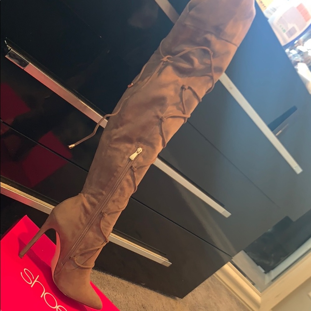 LILIANA KNEEHIGH BOOTS
